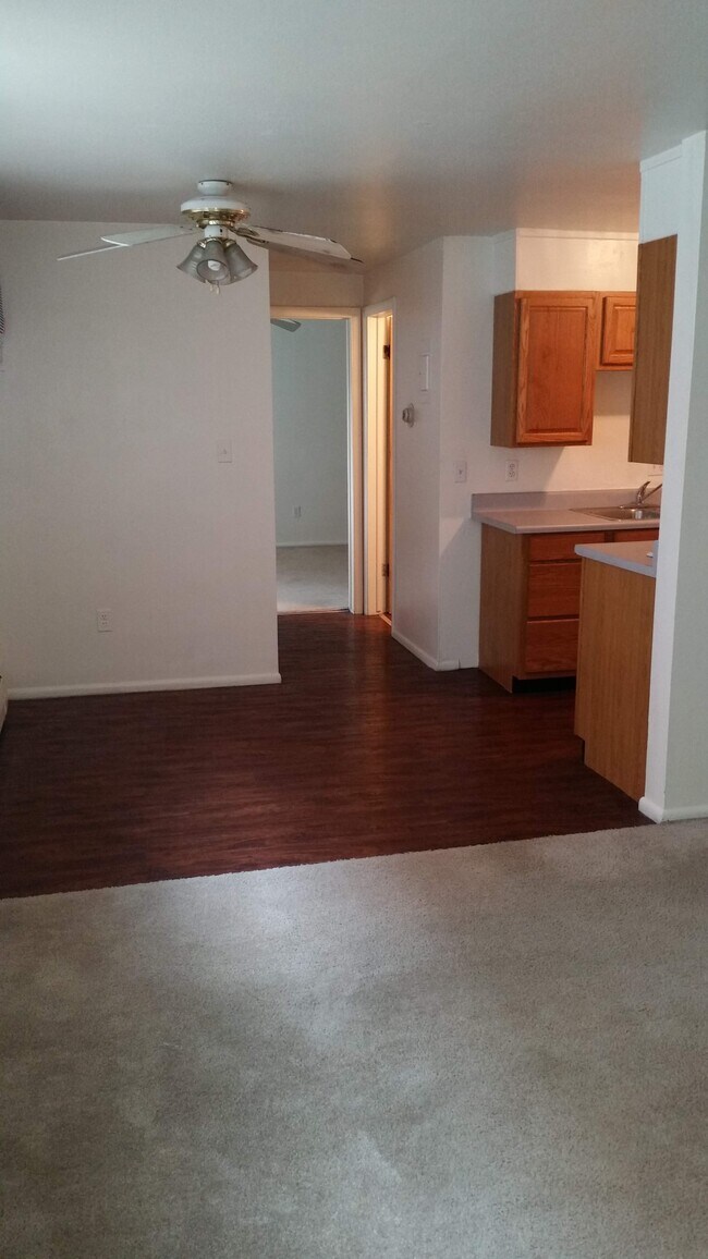 Foto del edificio - 1221 N Clarkson St