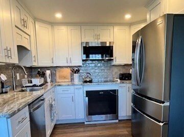 Primary Photo - 5 Lands End Ln