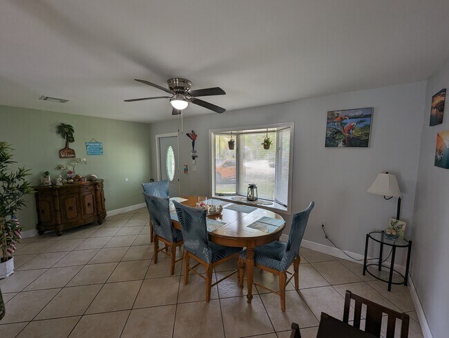 comida - 2394 Zeder Ave