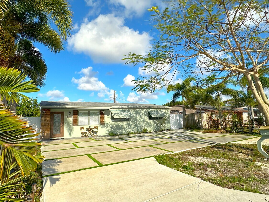 Primary Photo - 1141 N 71st Ave