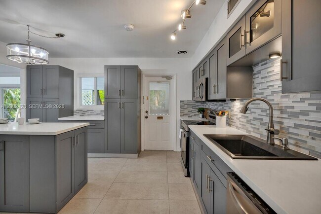 Foto del edificio - 1031 NE Little River Dr
