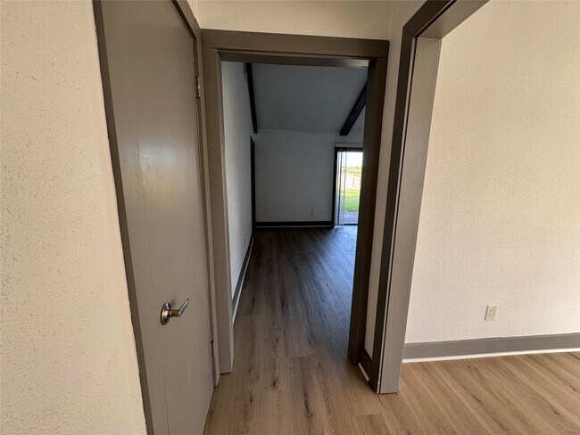 Foto del edificio - 9750 Guest St