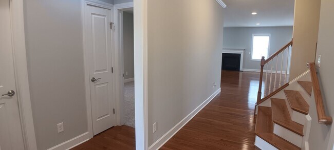 Foto del edificio - Heron's Landing 4 BD/ 3BTH Available May 14th