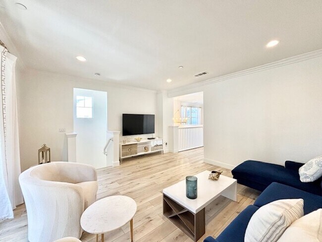 Foto del edificio - 4 Bedroom + 3.5 Bathroom Townhome | The Westerlies | Unfurnished