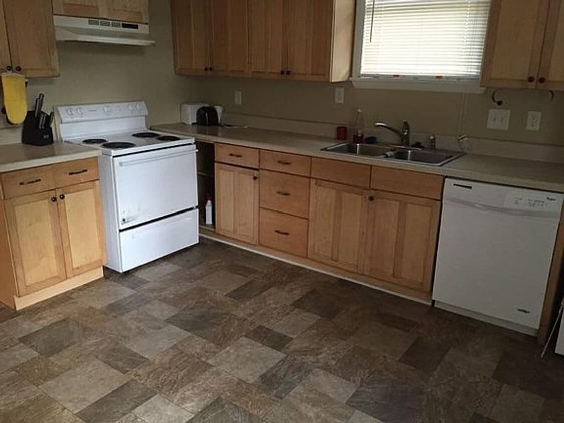 Building Photo - Charming Ranch Close to Downtown Charleston