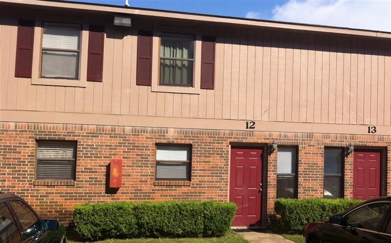 Primary Photo - 200 Cheyenne Dr