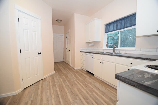 Foto del edificio - 18528 SW Mcclarey Dr