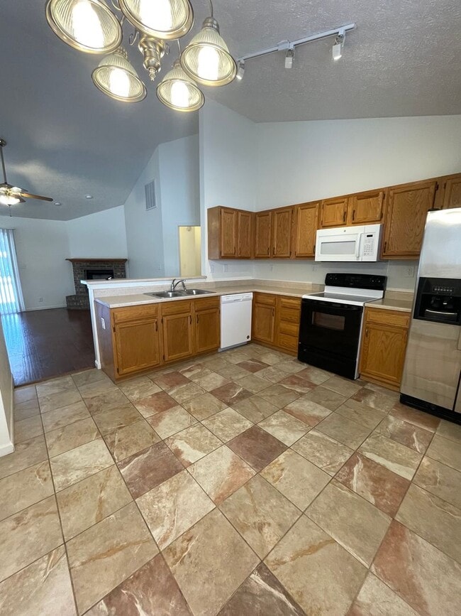 Building Photo - 2126-2128 Cliburn Rd