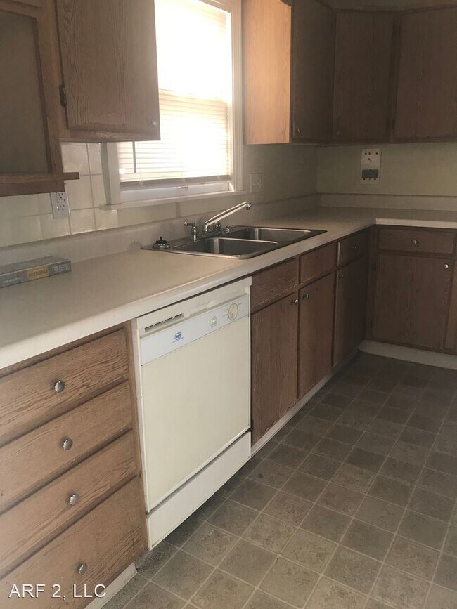 Building Photo - 2 br, 1 bath House - 10081 E 34th Street S