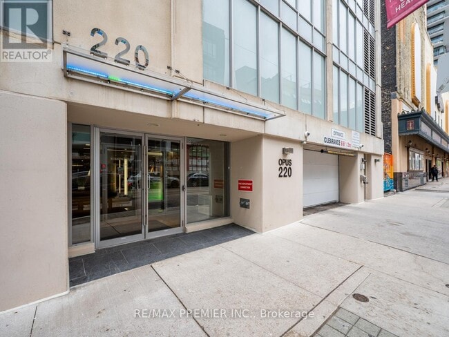 Building Photo - 220 Victoria St