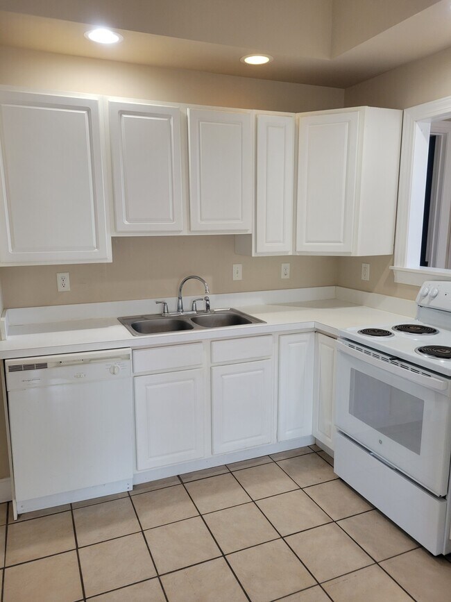 Kitchen - 1028 Shelby St