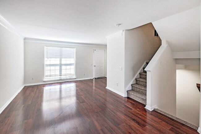 Foto del edificio - Exceptionally Nice 3 BR 2.5 BA Townhome in River Walk