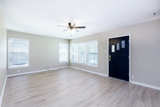 Building Photo - Charming Home Near Texas Tech – Modern Upg...