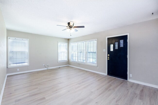Foto del edificio - Charming Home Near Texas Tech – Modern Upg...