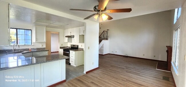 Building Photo - Large 3 Bedroom 3 Full Bath Home in Glen C...