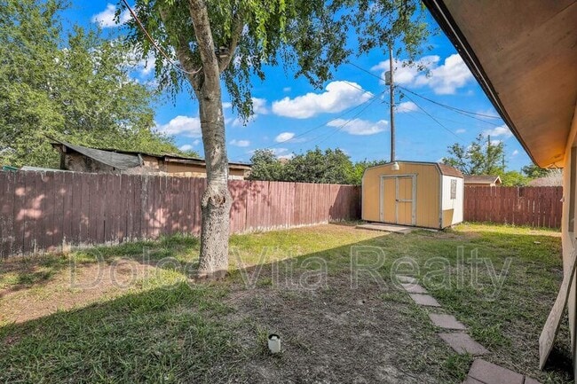 Building Photo - 1329 Shufford St