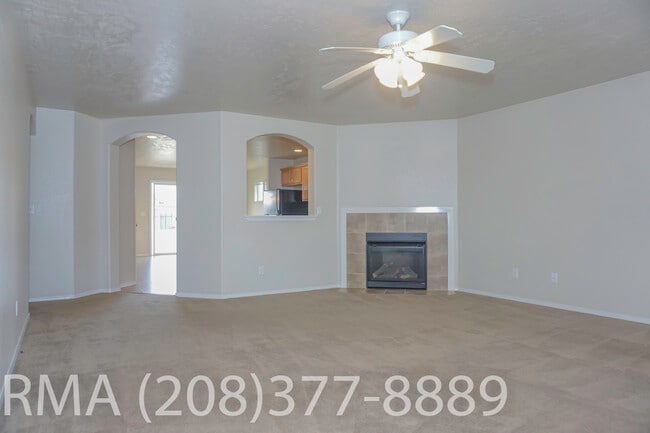 Building Photo - 6027 N Silver Maple Ave
