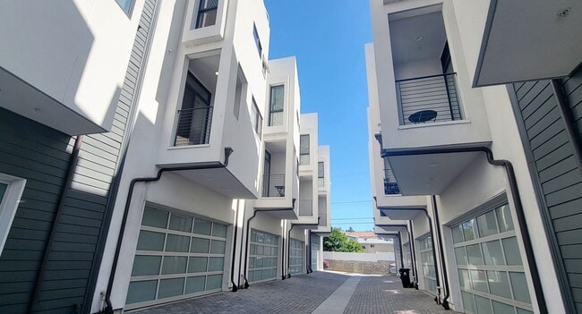 Building Photo - Newly Built Tri-Level Townhome with 3 Bedr...