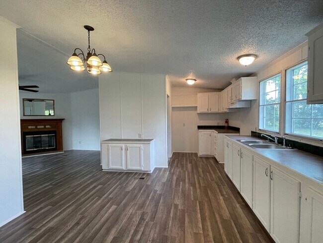 Building Photo - Recently Renovated Home