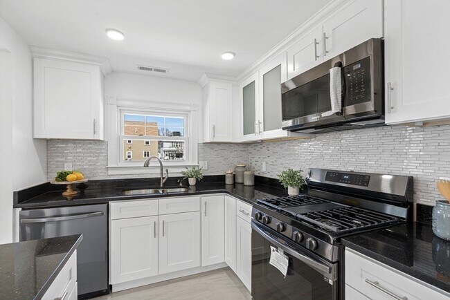 Foto del edificio - 74 Heywood Ave