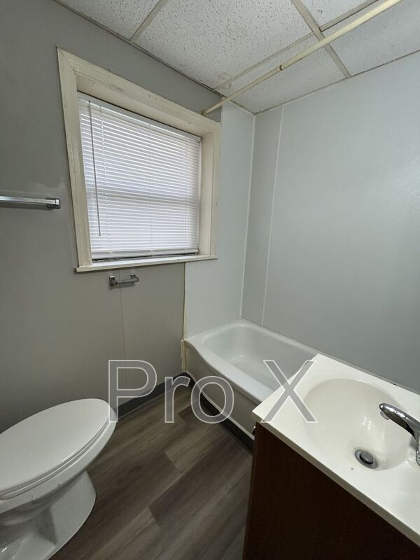 Foto del edificio - 126 E 13th St