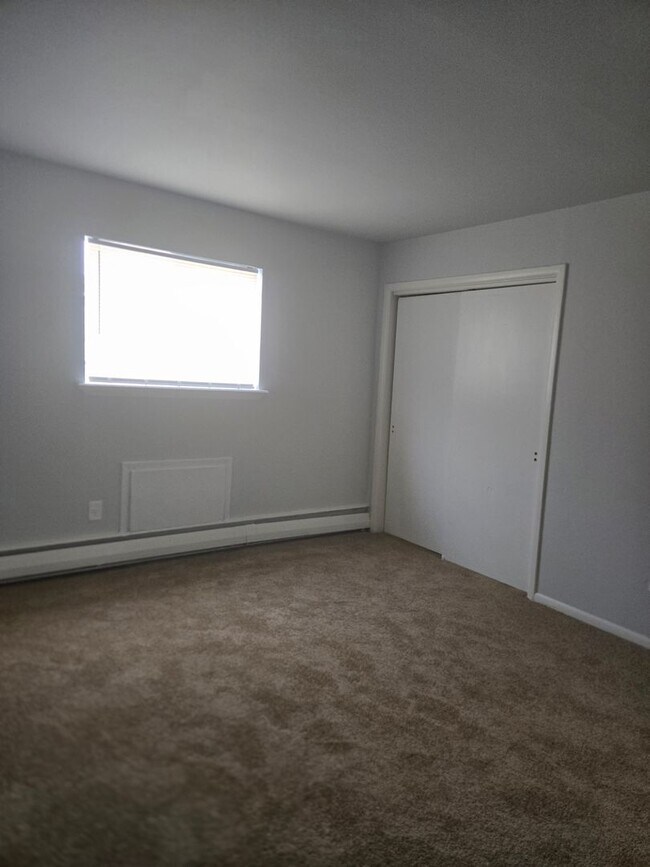 Foto del edificio - 2 bedrooms, 1 bathroom, 1st floor