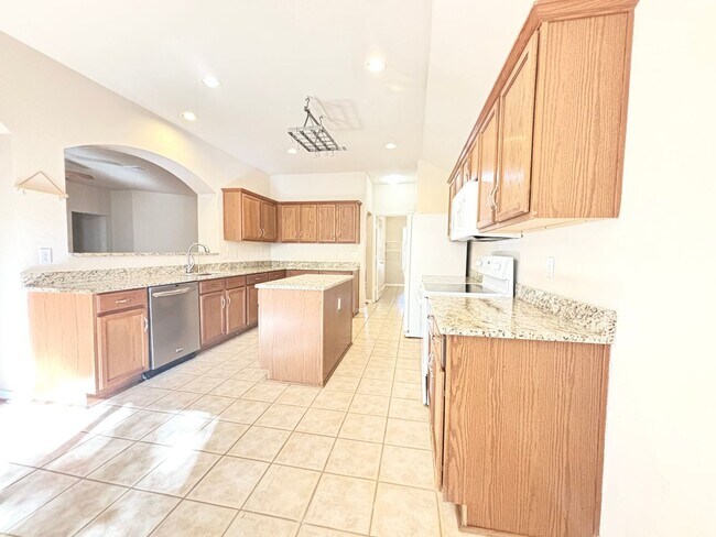 Foto del edificio - Spacious 4-Bedroom Gem Near Randolph AFB w...