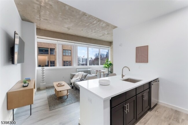 Building Photo - 10 Commerce Ct