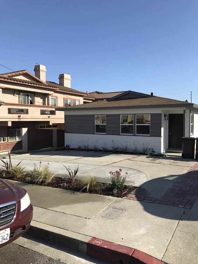 Building Photo - 2210 Rockefeller Ln