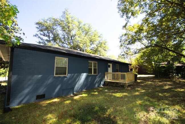 Building Photo - 1031 Deas St