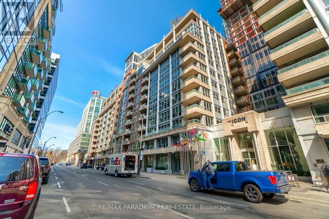 Building Photo - 270 Wellington St W