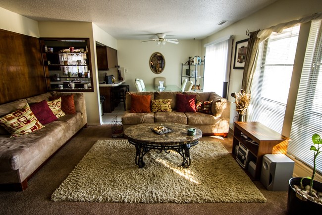 Living Room - Kennedy Place Apartments