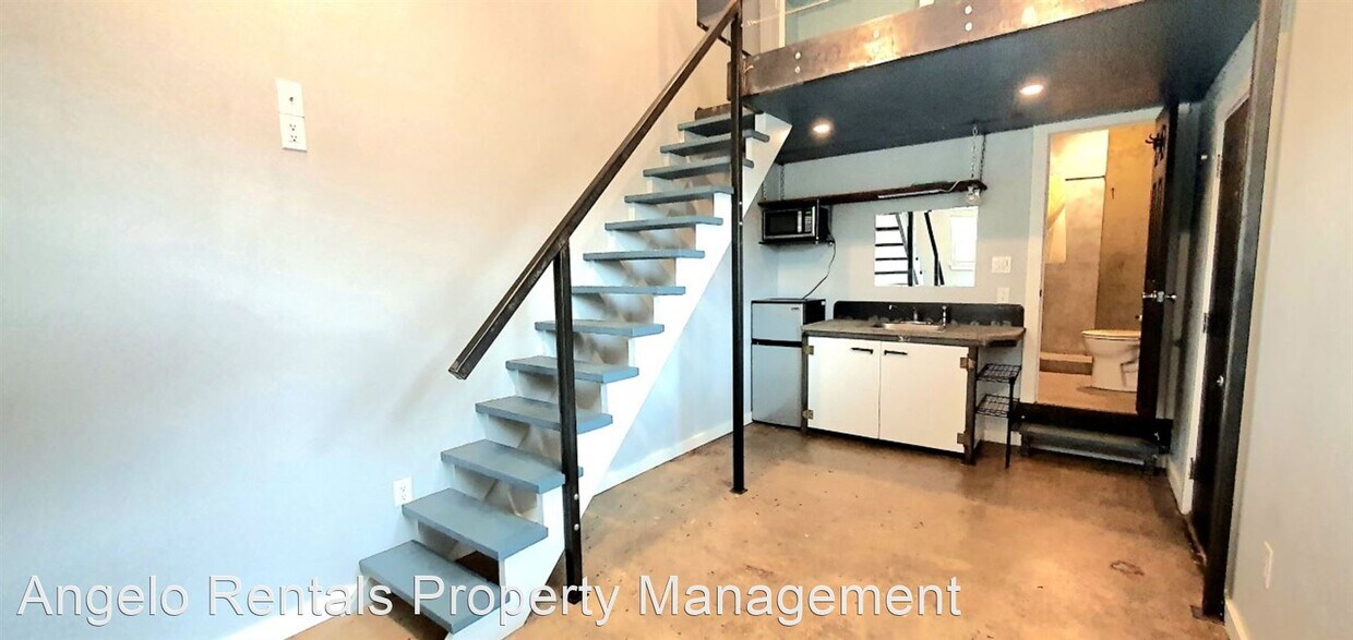 Primary Photo - 1 br, 1 bath House - 16 E Avenue G - Loft