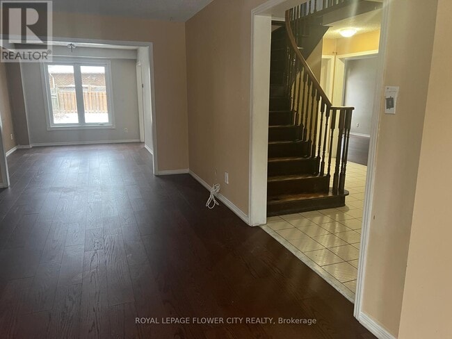 Photo du bâtiment - 5364 Champlain Trail