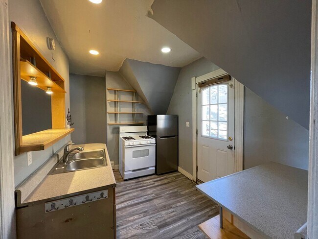 Building Photo - 603 Elati St