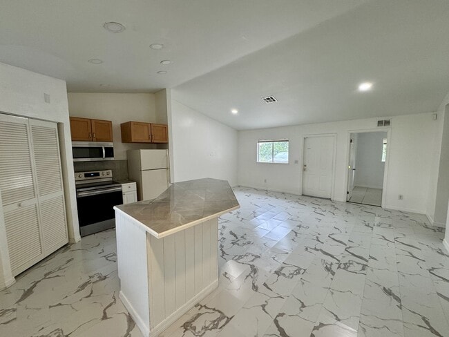 Photo - 2410 George Ave S House