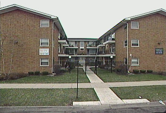 Primary Photo - Courtyards