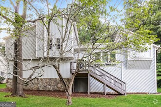 Building Photo - 587 Farmbrook Trail NE