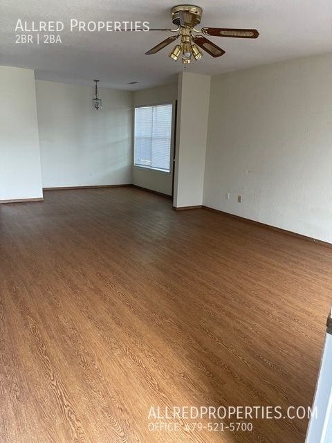 Building Photo - 695 W Beck-