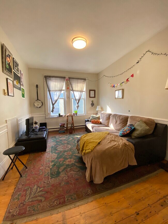 Foto del edificio - 108 Hyde Park Ave