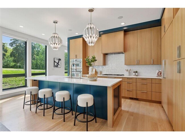Foto del edificio - 1726 Kenwood Pkwy