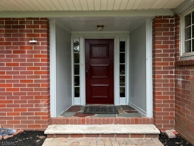 Building Photo - 56 Grandview Pl