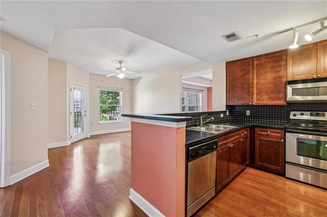 Building Photo - 230 E Ponce de Leon Ave