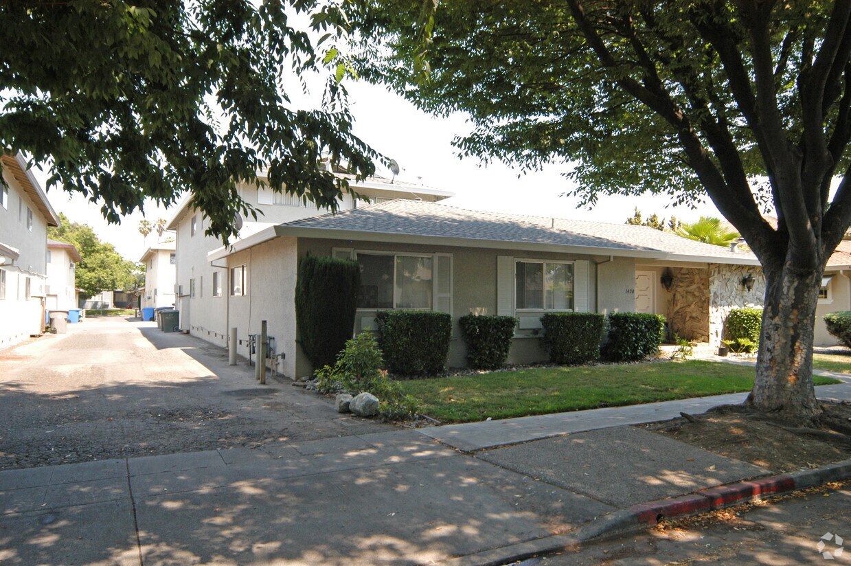 Primary Photo - 1420 Essex Way