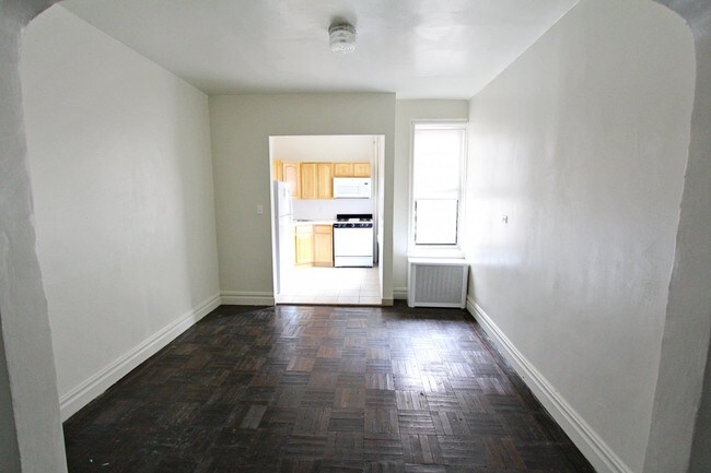 Building Photo - 75 W Mosholu Pkwy N