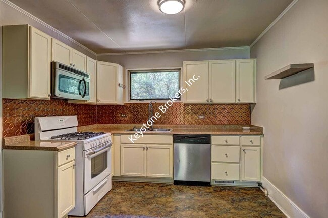 Building Photo - 604 Hale Ave