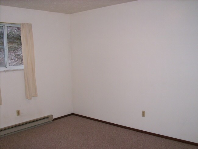 bedroom - 346 N 12th St
