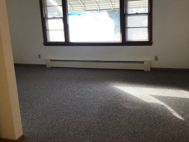 Building Photo - 1026 W Badger Rd