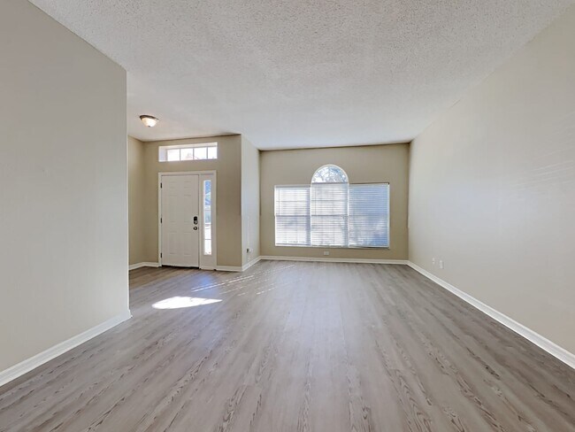 Building Photo - 13719 Meadowpark Ave