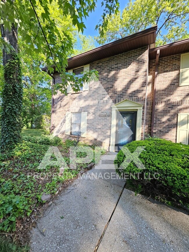 Photo - Spacious 2-Bdrm 1.5 Ba Townhouse style Condo in West Knoxville! End Unit!